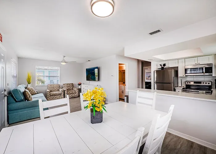2bd 2ba Beachside W 3min To Beach! Apartment Clearwater Beach