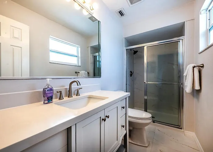 2bd 2ba Beachside W 3min To Beach! Apartment *