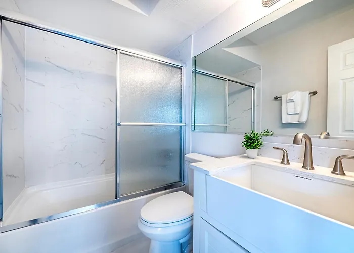 Apartment 2bd 2ba Beachside W 3min To Beach! Clearwater Beach