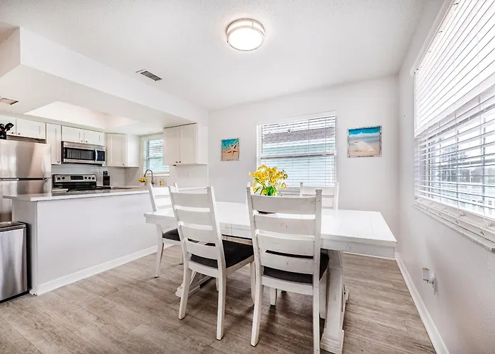 2bd 2ba Beachside W 3min To Beach! Apartment Clearwater Beach