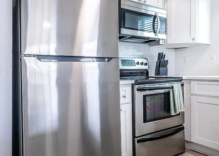 Apartment 2bd 2ba Beachside W 3min To Beach!