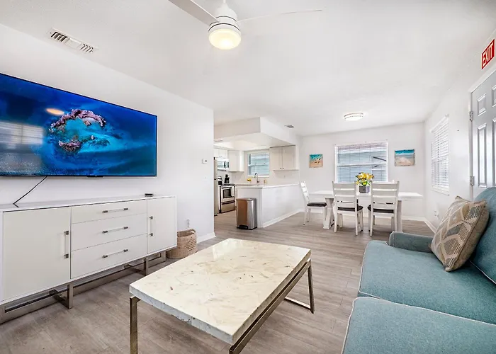 Apartment 2bd 2ba Beachside W 3min To Beach! Clearwater Beach