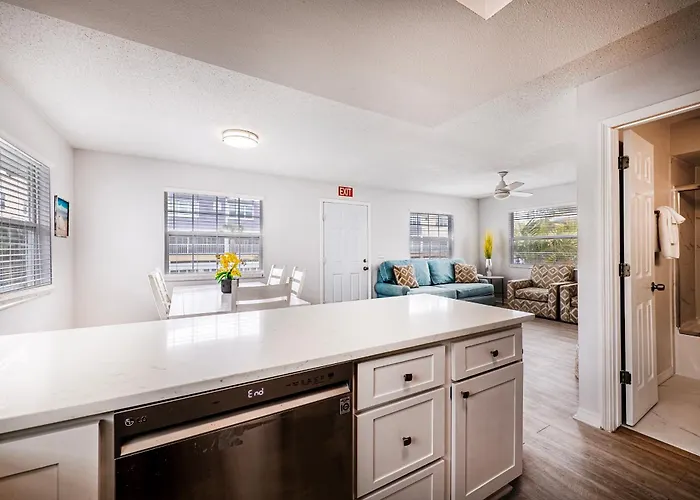 2bd 2ba Beachside W 3min To Beach! Apartment Clearwater Beach