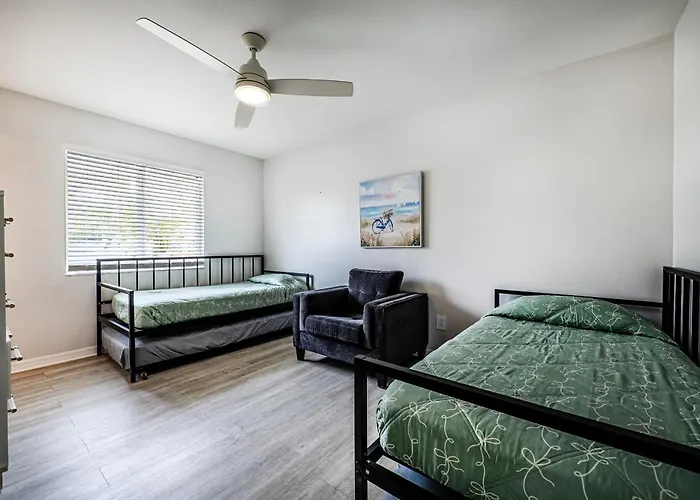Apartment 2bd 2ba Beachside W 3min To Beach!